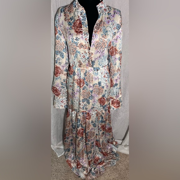 Dresses & Skirts - Floral maxi dress